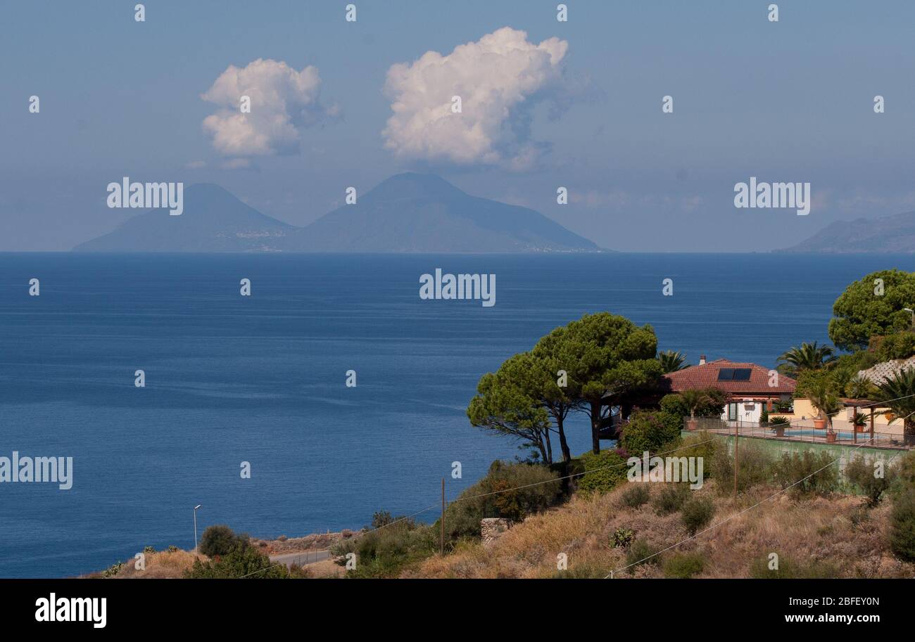 Colline di Meluso, Italia, Sicilia: Con la vista sulla baia di Porticello di giorno Foto Stock