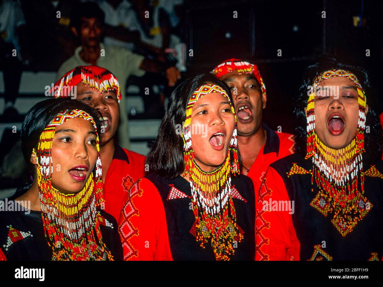 Cantanti tribali, Butuan City, Mindanao, Filippine, marzo 1996 Foto Stock