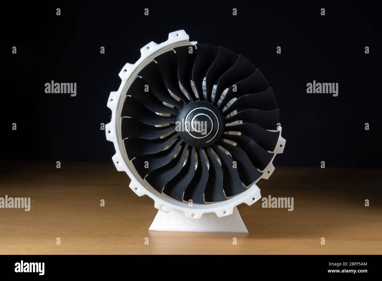 modello di scala con motore a getto stampato 3d. Alta bypass aereo turbofan plastica replica. Foto Stock