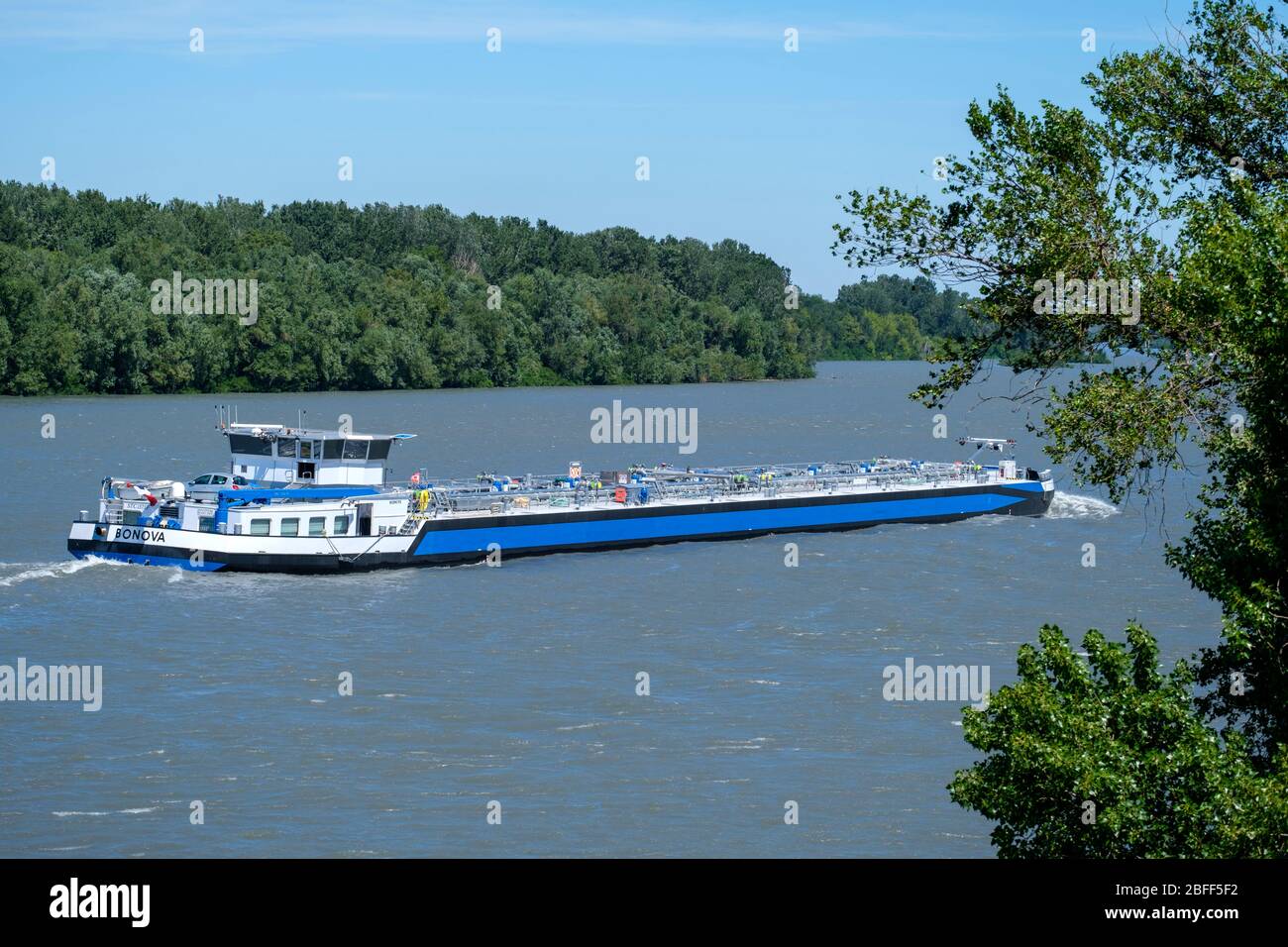 Bonovo Schmutz, la nave cisterna interna che naviga nel fiume Rodano in Francia, Europa Foto Stock