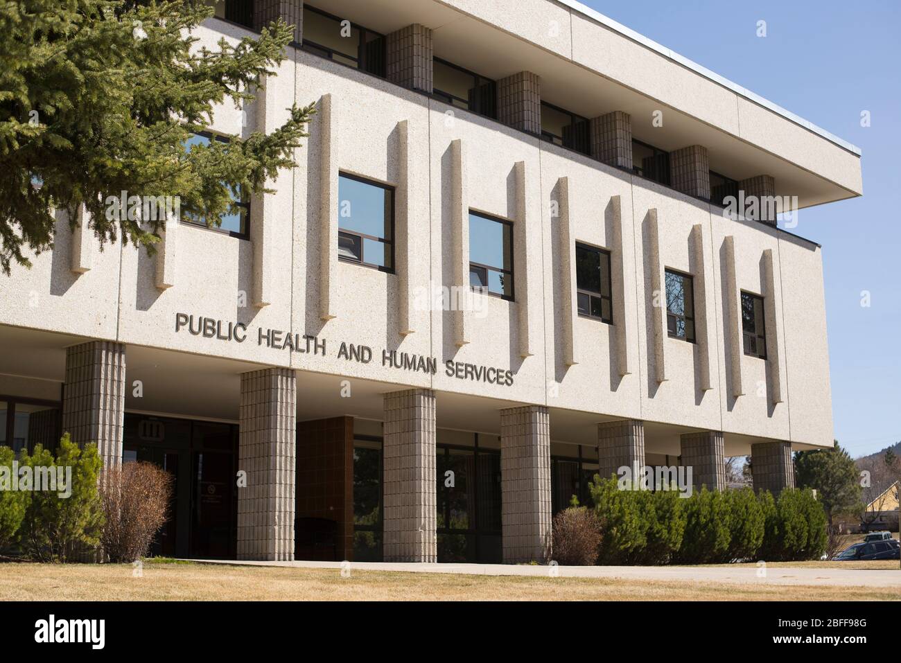 Helena, Montana - 8 aprile 2020: Edificio del Dipartimento di pubblica salute e servizi sociali nel centro città vicino a Capitol Square. Salute e sicurezza Foto Stock