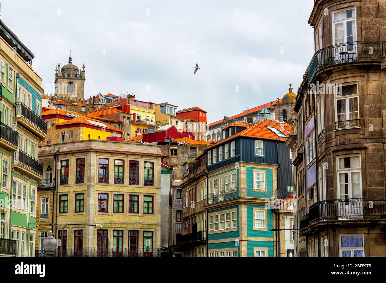 Edifici della città vecchia nel quartiere Vitoria a Porto, Portogallo Foto Stock