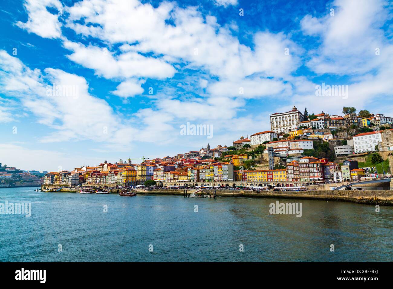 Porto, Portogallo, città vecchia e fiume Douro, visto dal ponte Dom Lusi Foto Stock