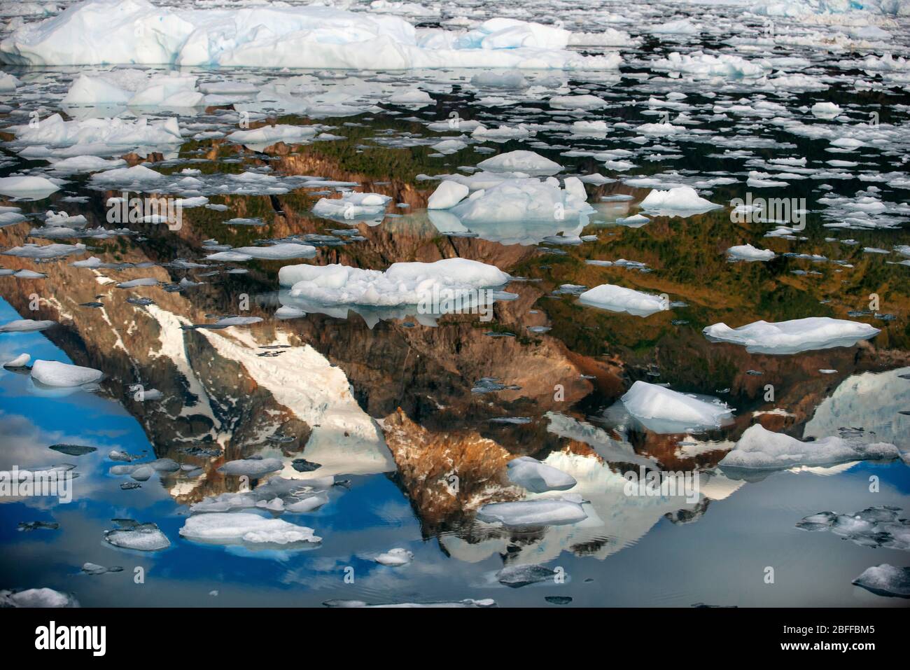 Fjord Calvo sul bordo del canale del Sarmiento nel Parco Nazionale di Bernardo o'Higgins in Patagonia Cile fiordi vicino a Puerto Natales, Cile Foto Stock