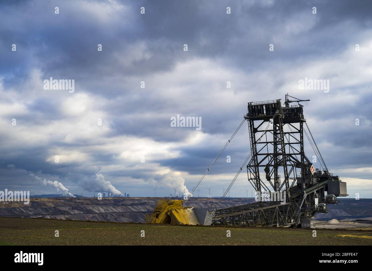 Escavatore nella miniera di lignite di opencast nella Renania Settentrionale-Vestfalia Foto Stock