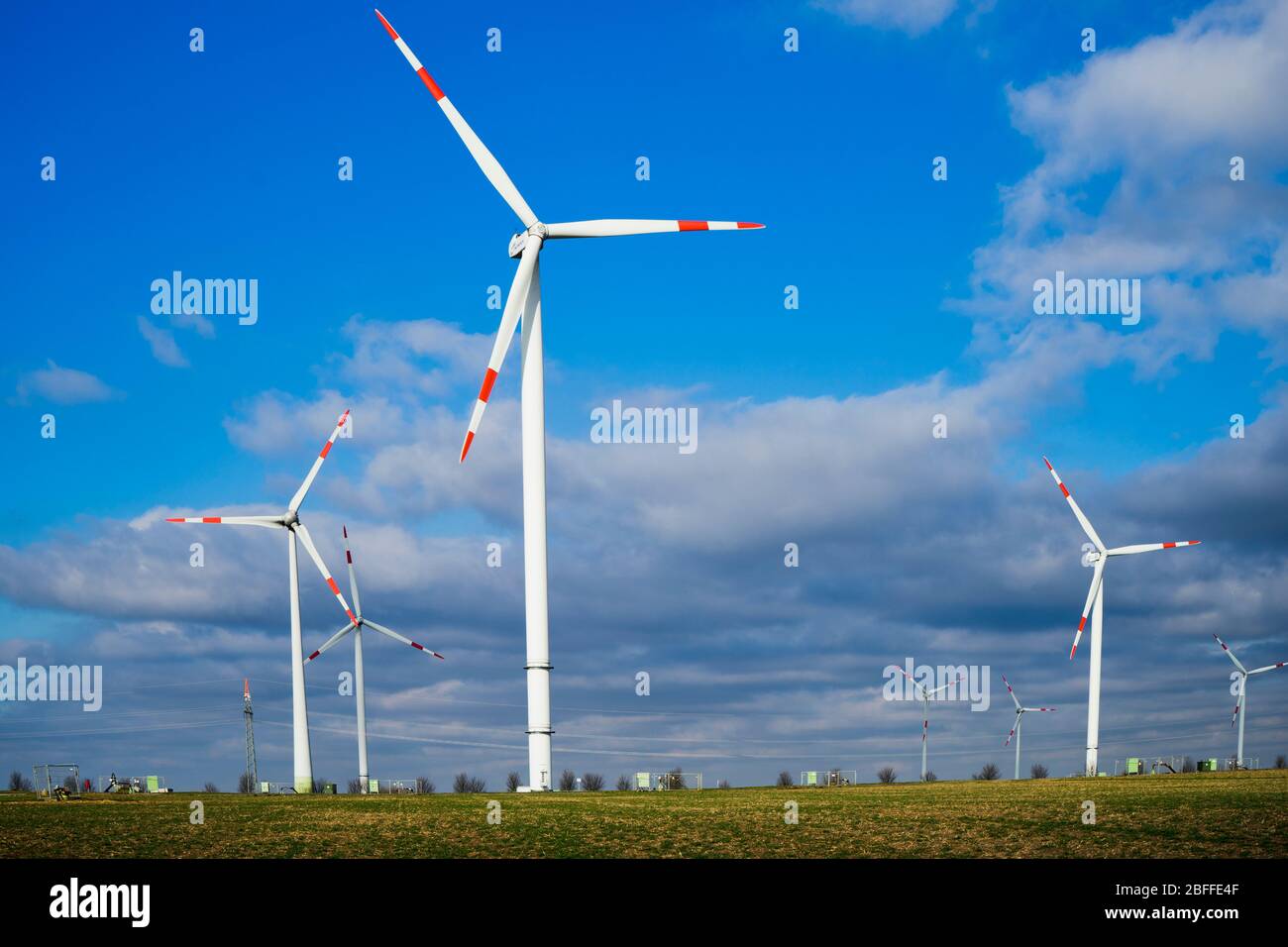 Parco delle turbine eoliche nella Renania Settentrionale-Vestfalia Foto Stock