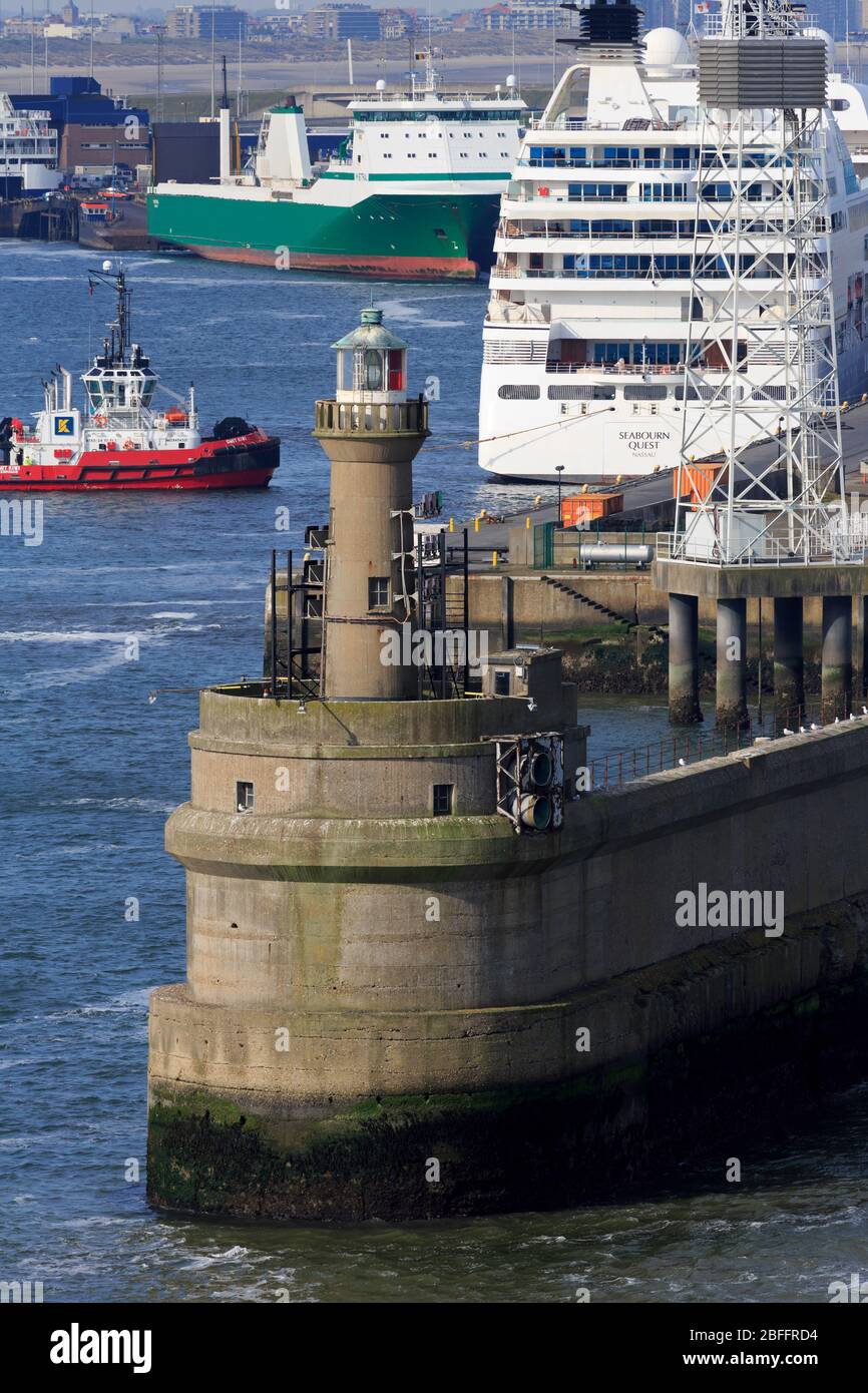 Il vecchio faro di mole, porto di Zeebrugge Blankenberge, Fiandre, in Belgio, Europa Foto Stock