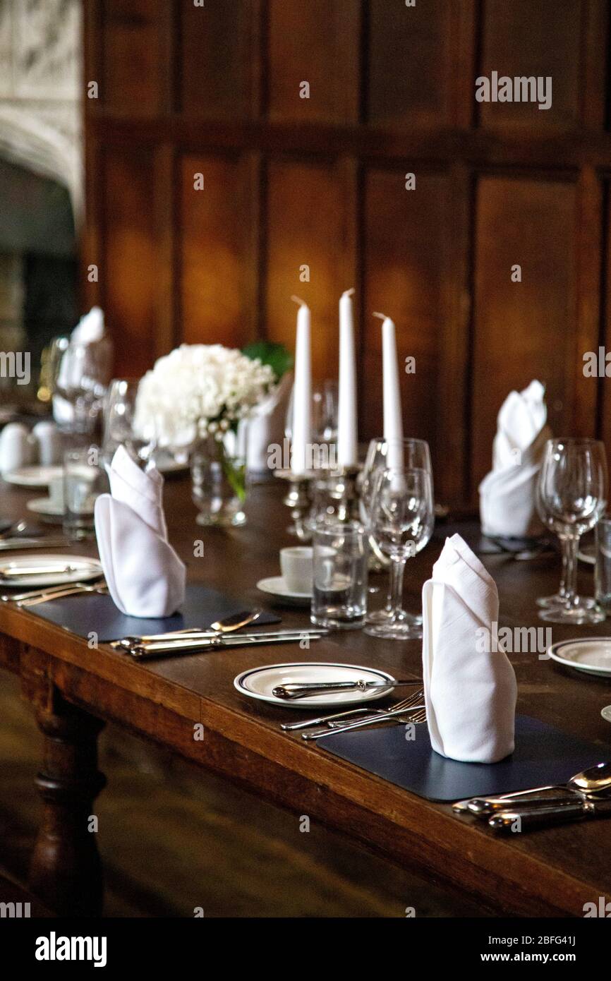 Tavolo fisso al Peterhouse Dining Hall, Cambridge, Regno Unito Foto Stock