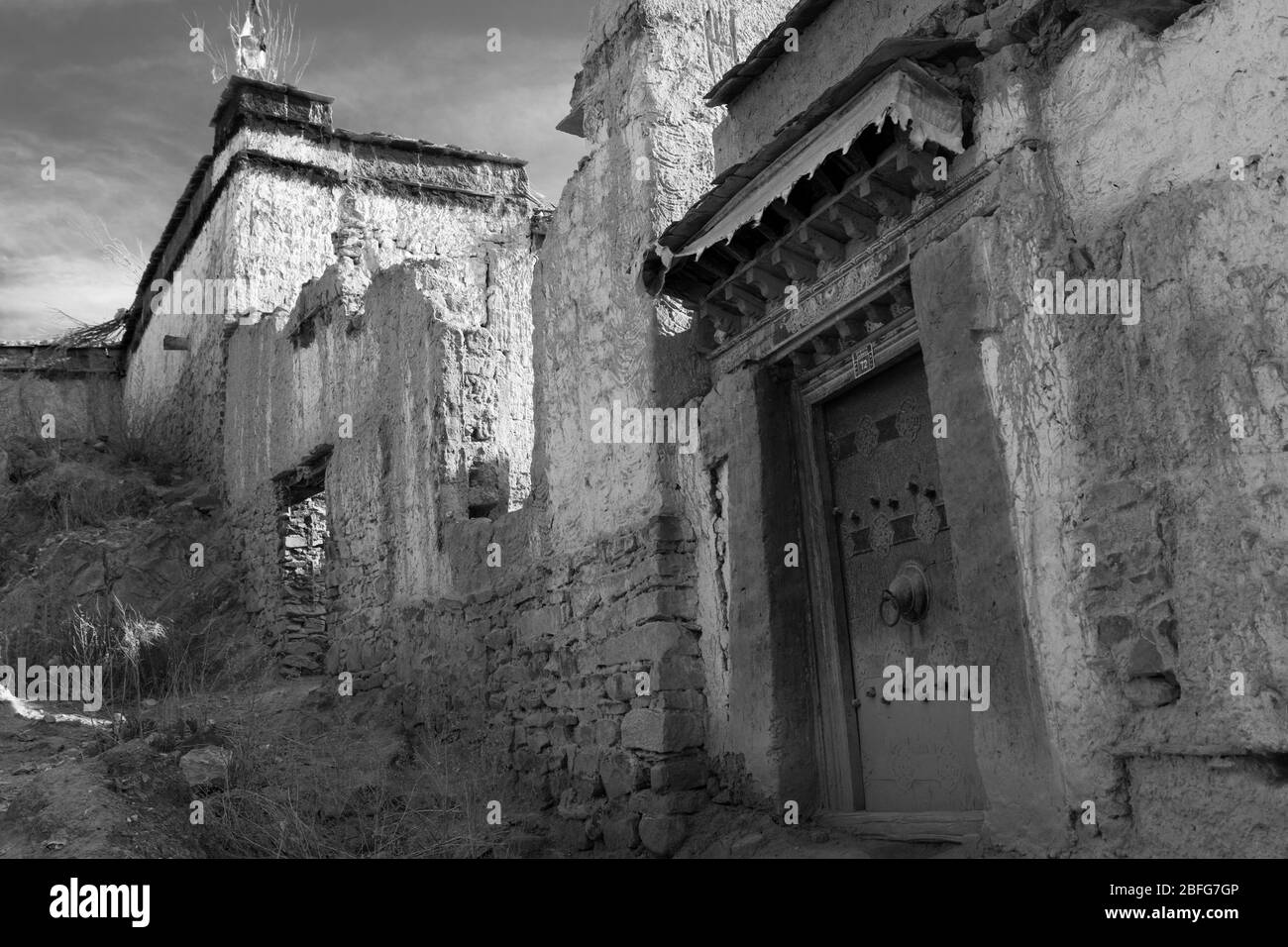 I vicoli stretti e le case di terra del vecchio quartiere di Gyantse, il Tibet Foto Stock