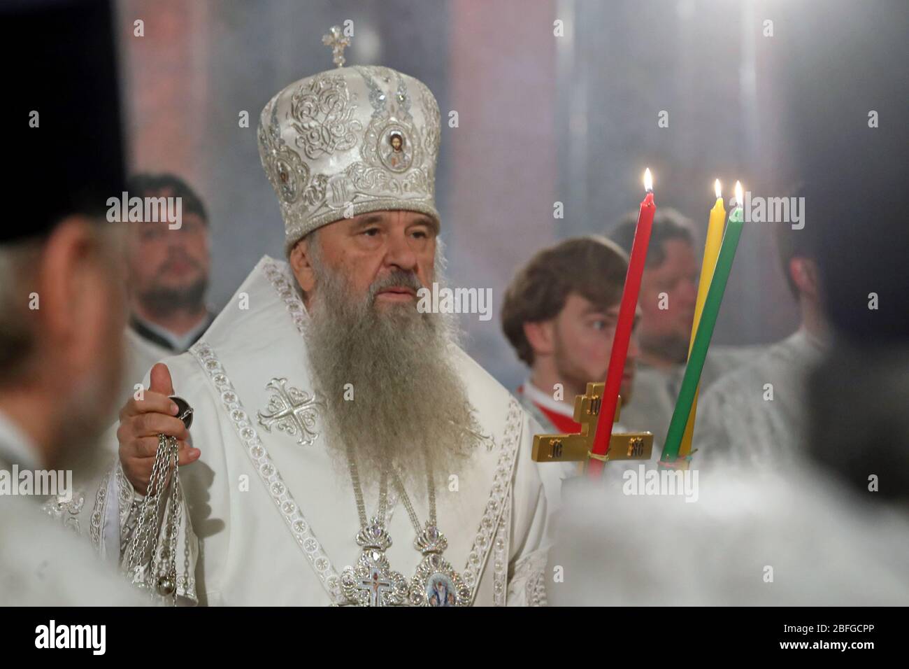 San Pietroburgo, Russia. 19 Apr 2020. Il Metropolita Vassonofy di San Pietroburgo e Ladoga durante un servizio pasquale presso la Cattedrale di Kazan. Credit: Alexander Demianchuk/TASS/Alamy Live News Foto Stock