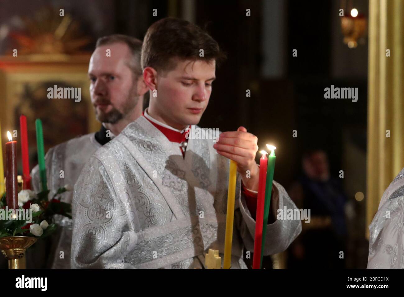 San Pietroburgo, Russia. 19 Apr 2020. Un servizio pasquale alla Cattedrale di Kazan. Credit: Alexander Demianchuk/TASS/Alamy Live News Foto Stock