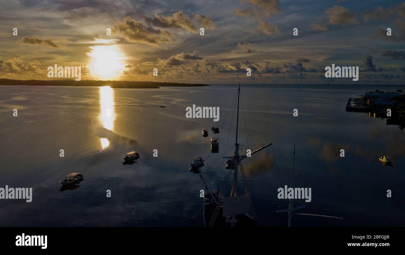 Sonnenaufgang über Lagune in Pazifik, Yap, Insel Yap, Mikronesien, Pazifik, Südsee, Australiana Foto Stock