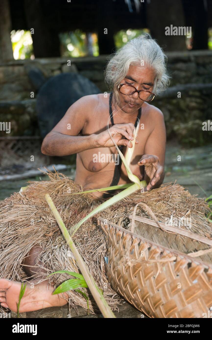 Eingeborene von Yap in traditioneller Kleidung, Yap, Mikronesien, Südsee Foto Stock
