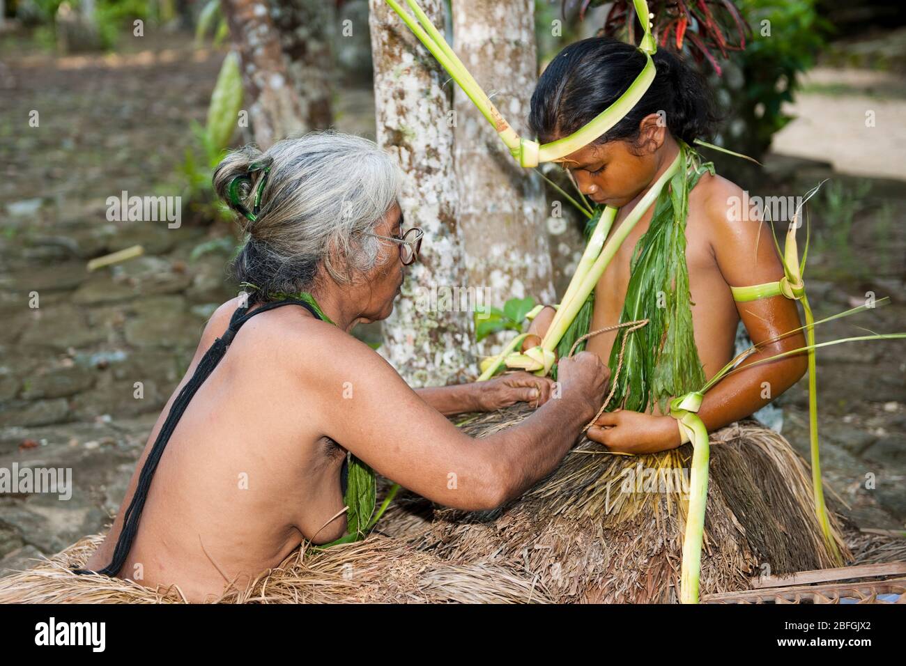 Eingeborene von Yap in traditioneller Kleidung, Yap, Mikronesien, Südsee Foto Stock
