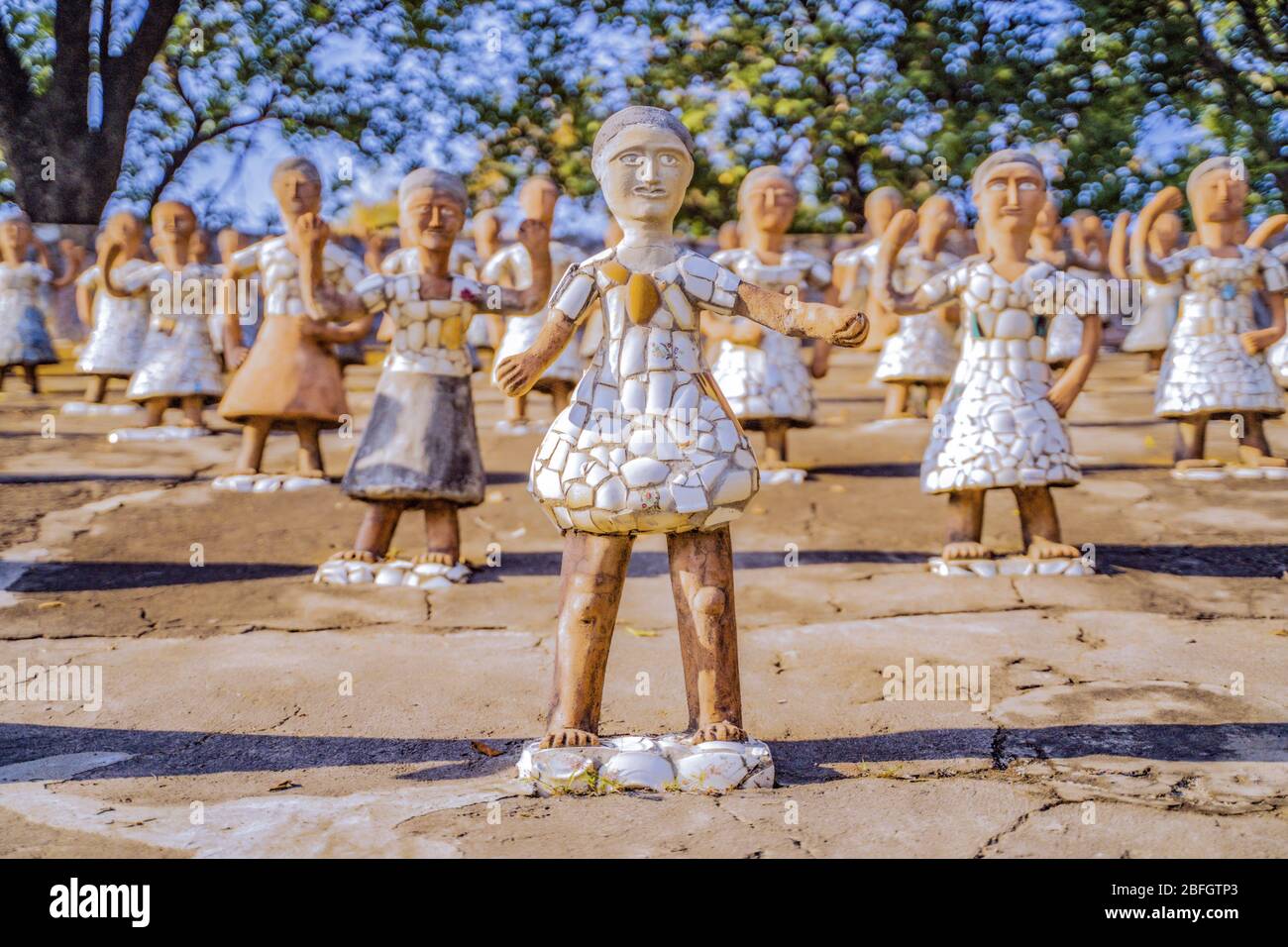 Il Giardino delle rocce di Chandigarh è un giardino di sculture in Chandigarh, India. È anche conosciuto come il giardino roccioso di Nek Chand dopo il relativo fondatore Nek Chand Sain Foto Stock