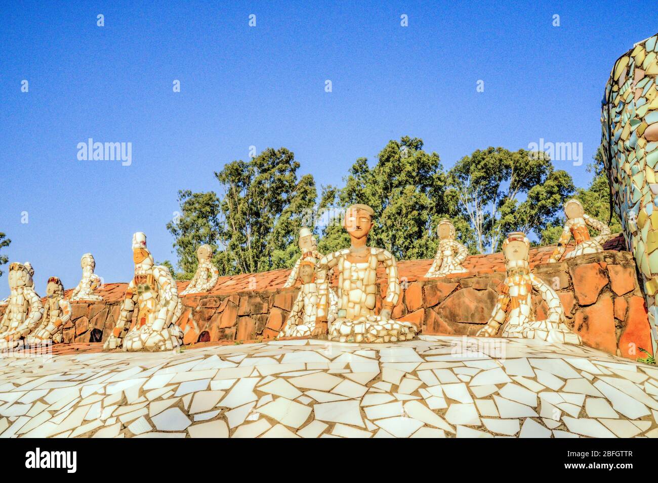 Il Giardino delle rocce di Chandigarh è un giardino di sculture in Chandigarh, India. È anche conosciuto come il giardino roccioso di Nek Chand dopo il relativo fondatore Nek Chand Sain Foto Stock