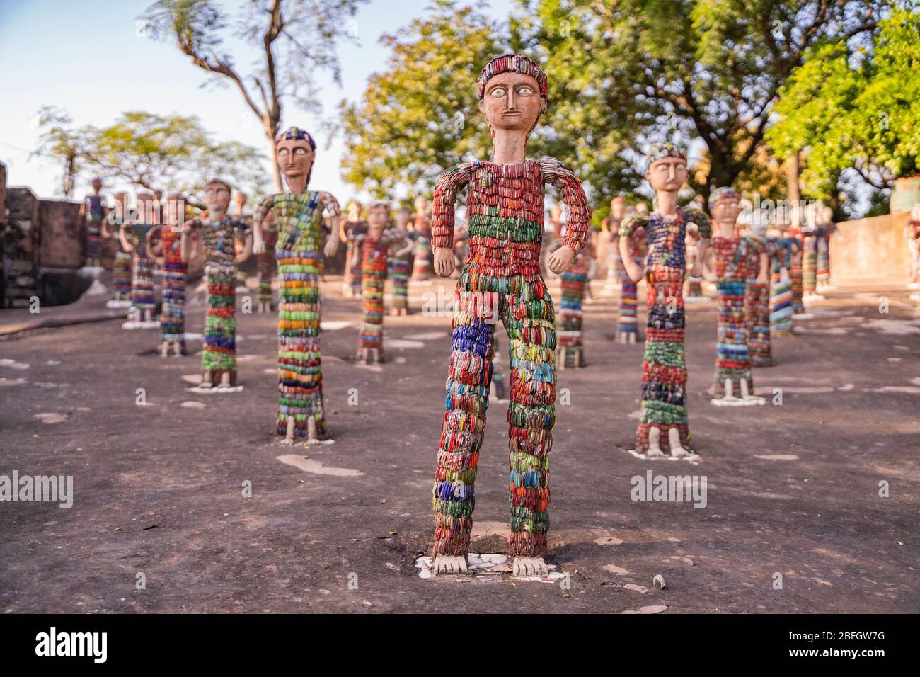 Il Giardino delle rocce di Chandigarh è un giardino di sculture in Chandigarh, India. È anche conosciuto come il giardino roccioso di Nek Chand dopo il relativo fondatore Nek Chand Sain Foto Stock