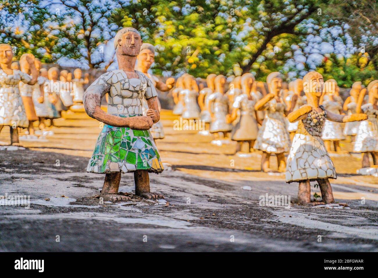 Il Giardino delle rocce di Chandigarh è un giardino di sculture in Chandigarh, India. È anche conosciuto come il giardino roccioso di Nek Chand dopo il relativo fondatore Nek Chand Sain Foto Stock