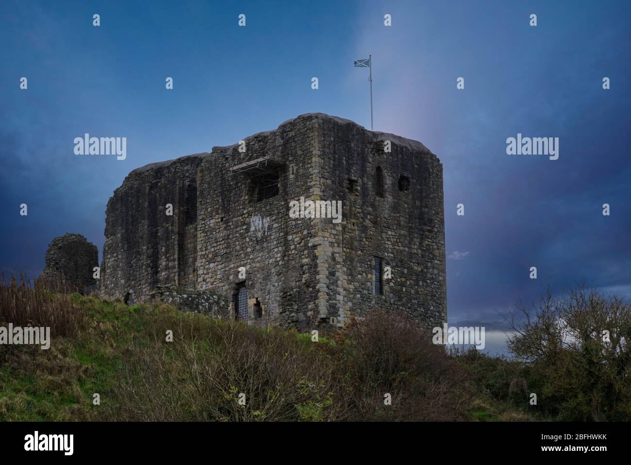 Dundonald, Scozia, Regno Unito - 12 settembre 2018: Le antiche e quasi derelict rovine del castello di Dundonald che si trova orgogliosamente sopra la città di Dundonald Foto Stock