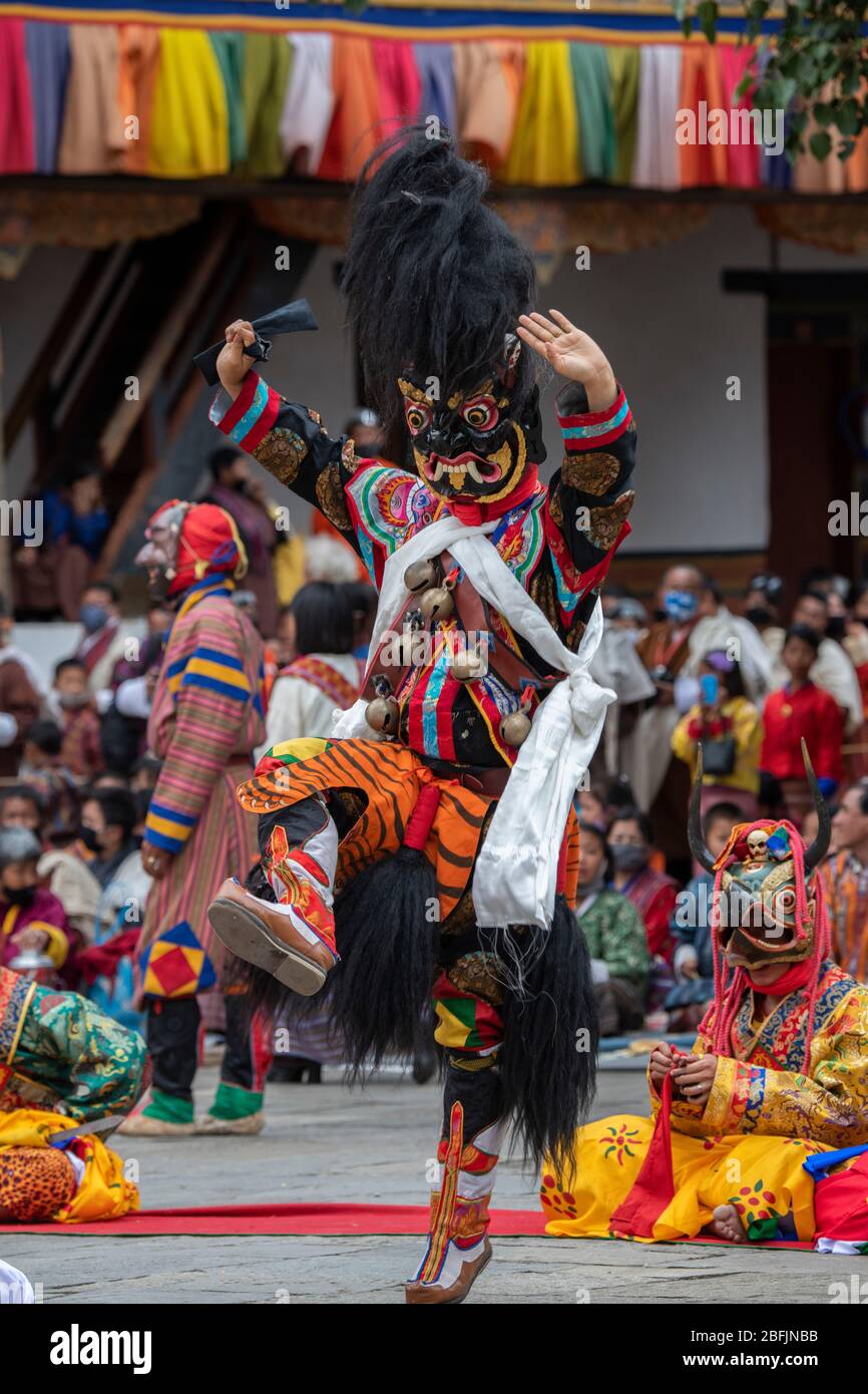 Bhutan, Punakha Dzong. Festival di Punakha Druchen, ballerini mascherati. Foto Stock