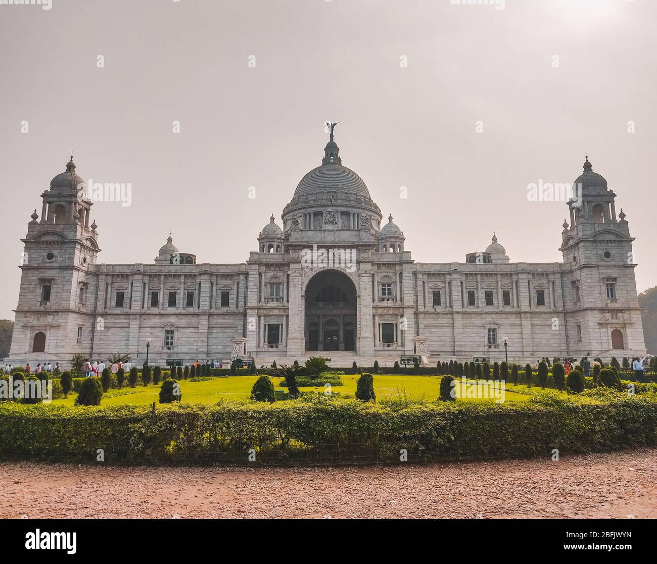 Vista frontale del Victoria Memorial, Kolkata Foto Stock