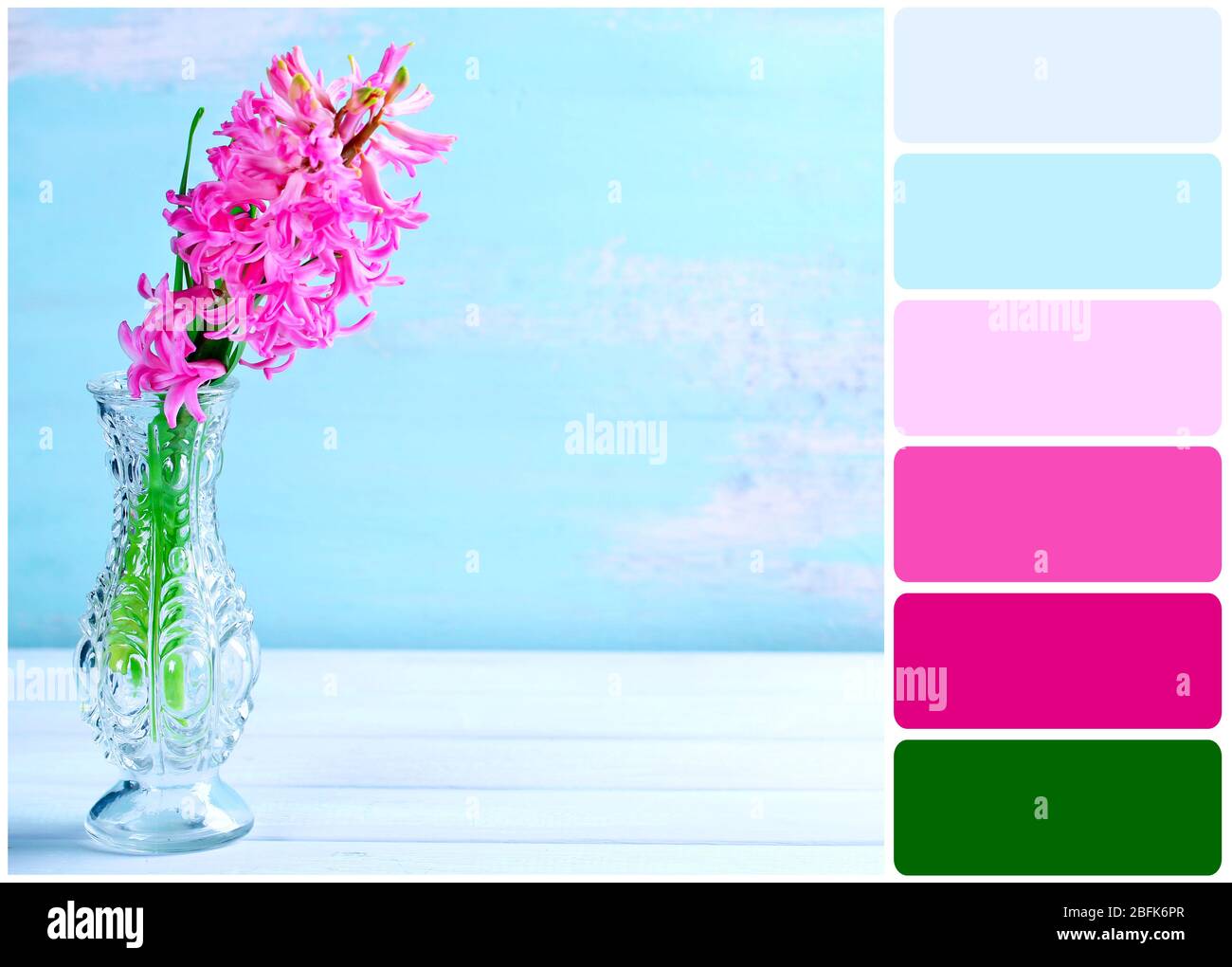 Bellissimo fiore giacinto in vaso su tavola di legno e tavolozza di colori Foto Stock