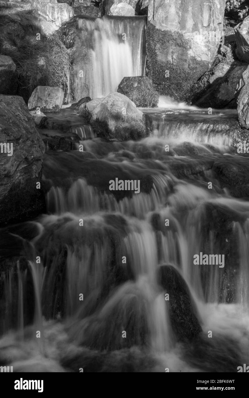 Cascata nel Giardino Giapponese Kyoto Garden, Holland Park, Holland Park Avenue, Kensington, Londra W11 4UA Foto Stock