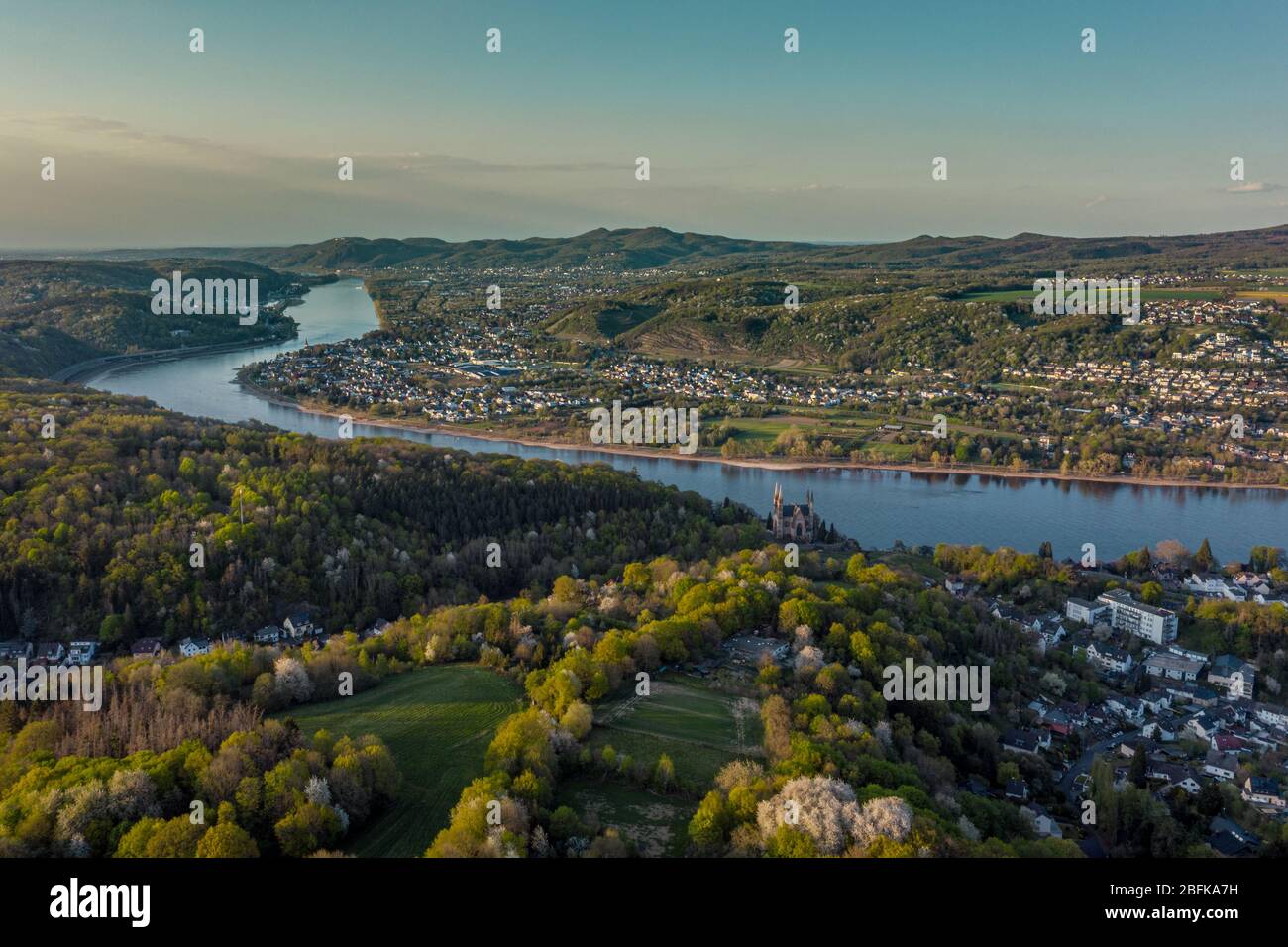 Veduta aerea della Valle del Reno e delle città unkel Remagen e Erpel Germania Foto Stock