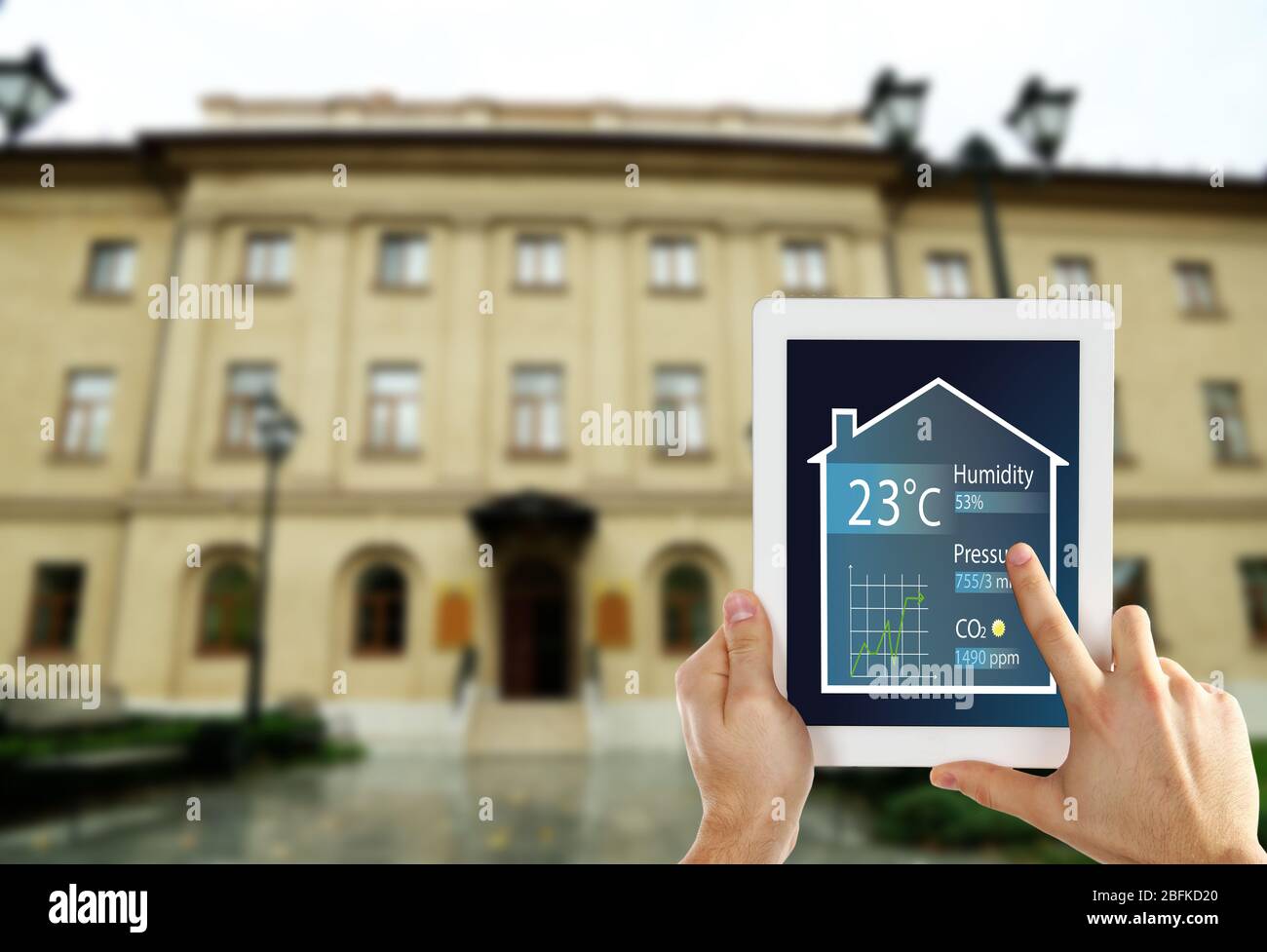 Controller Smart Energy o telecomando per la casa online su tablet-pc Foto Stock
