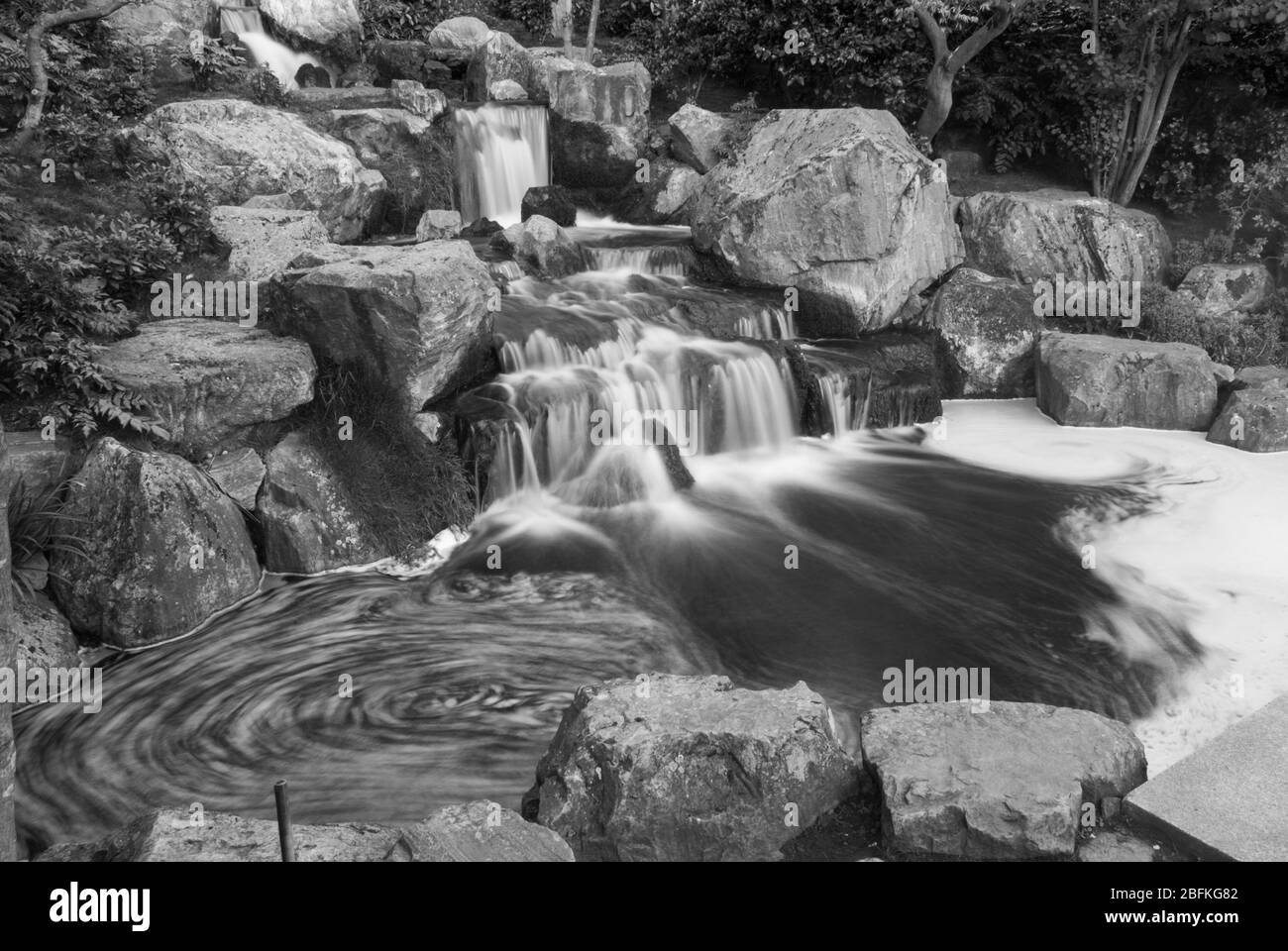 Cascata nel Giardino Giapponese Kyoto Garden, Holland Park, Holland Park Avenue, Kensington, Londra W11 4UA Foto Stock