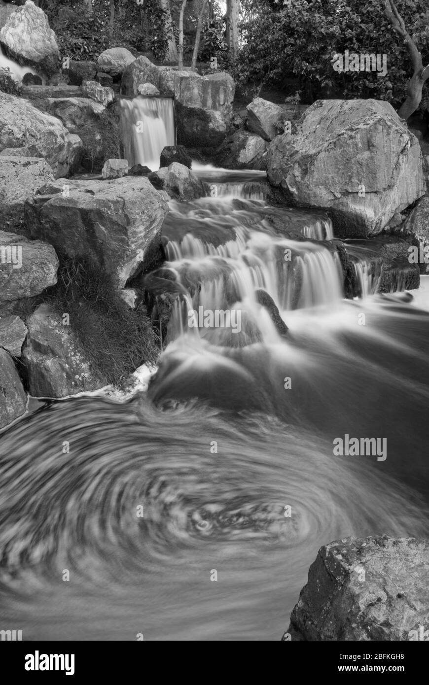 Cascata nel Giardino Giapponese Kyoto Garden, Holland Park, Holland Park Avenue, Kensington, Londra W11 4UA Foto Stock
