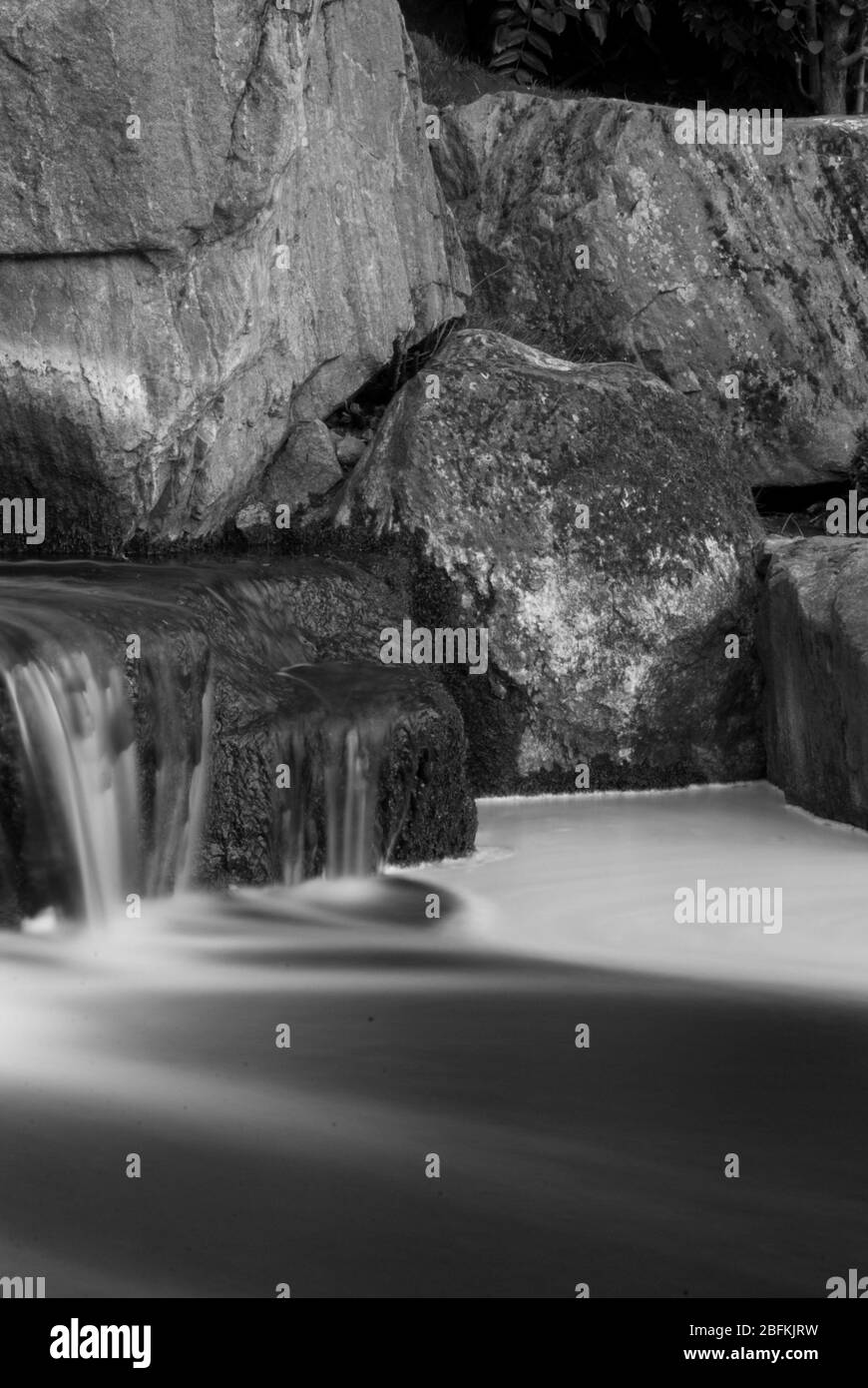Cascata nel Giardino Giapponese Kyoto Garden, Holland Park, Holland Park Avenue, Kensington, Londra W11 4UA Foto Stock
