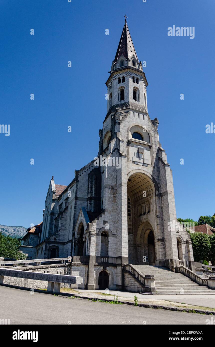 Vista esterna della torre alta della Basilica della Visitation, Annecy, Francia Foto Stock