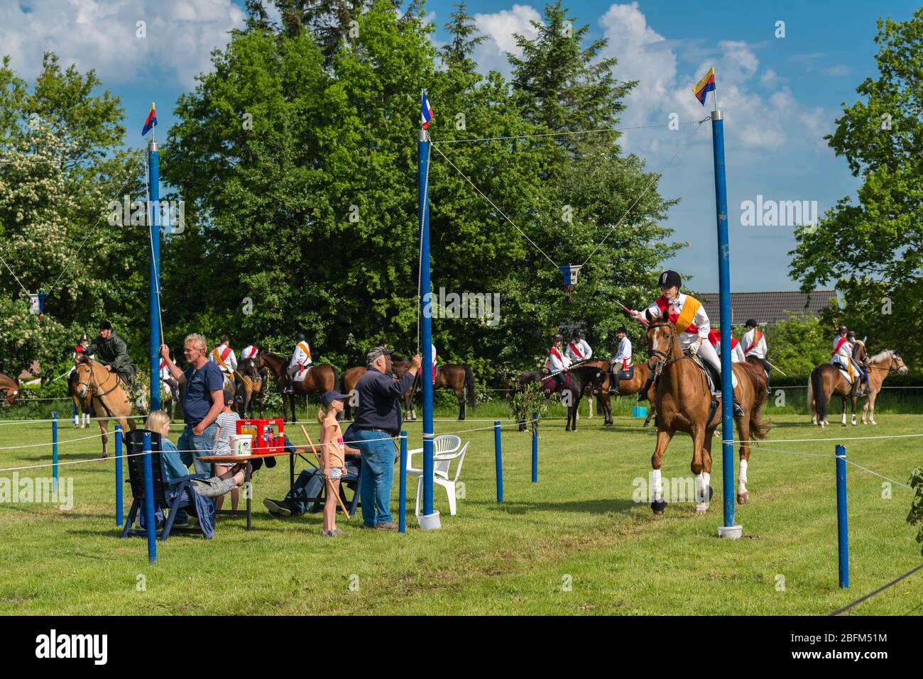 Ringreiten, tradizionale Ridung Festival del Riding Club Alt Hattstedt, Hattstedt, Frisia settentrionale, Schleswig-Holstein, Germania settentrionale Foto Stock