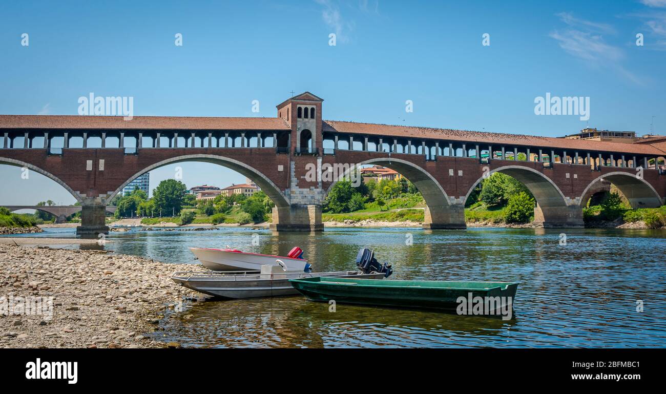 Ponte storico coperto sul Ticino a Pavia Città in Italia Pavia, Provincia og Pavia, Italia settentrionale, giugno 28,2015 Foto Stock