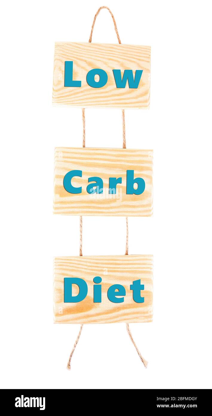 Tavole di legno con testo Low Carb Diet isolato su bianco Foto Stock