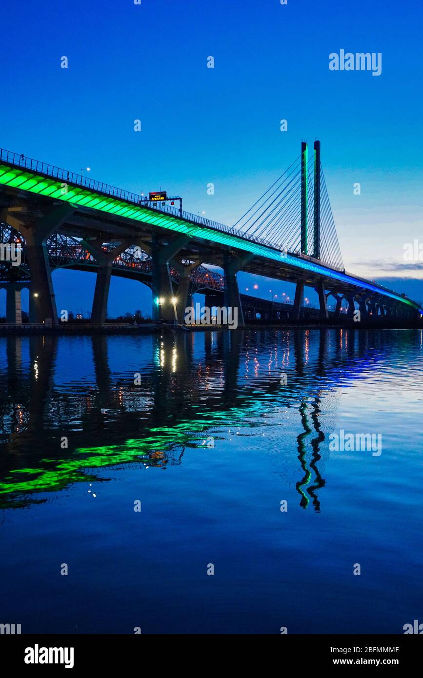 Montreal, Quebec, Canada, April 7 2020.The nuovo ponte Champlain che attraversa il fiume St-Lawrence.Credit:Mario Beauregard/Alamy News Foto Stock