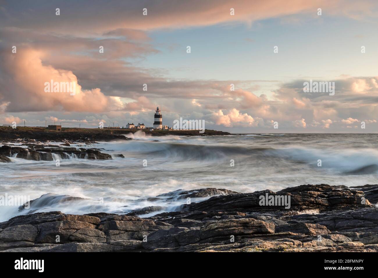 Luce serale al faro di Hook Head Wexford Ireland Foto Stock