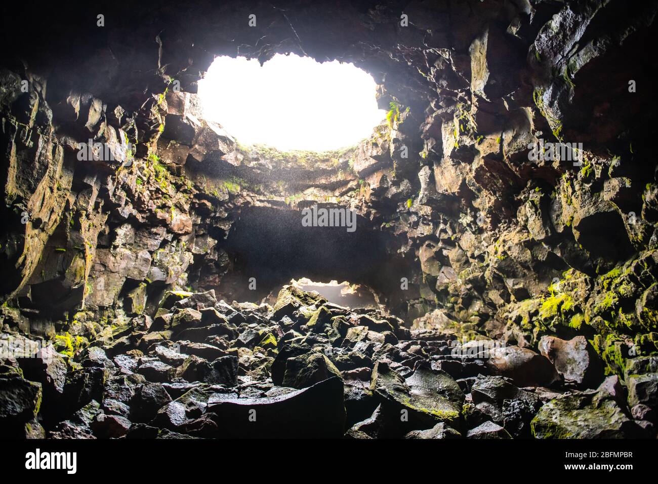 Vecchia grotta di Lava in Islanda aperta ai turisti Foto Stock