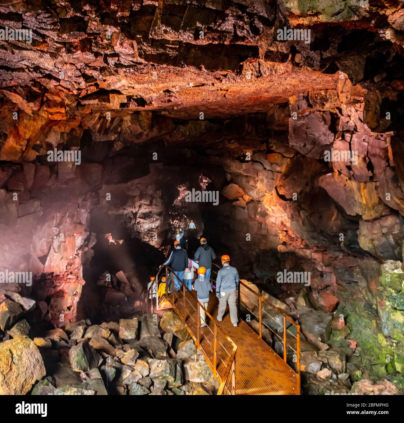 Vecchia grotta di Lava in Islanda aperta ai turisti Foto Stock