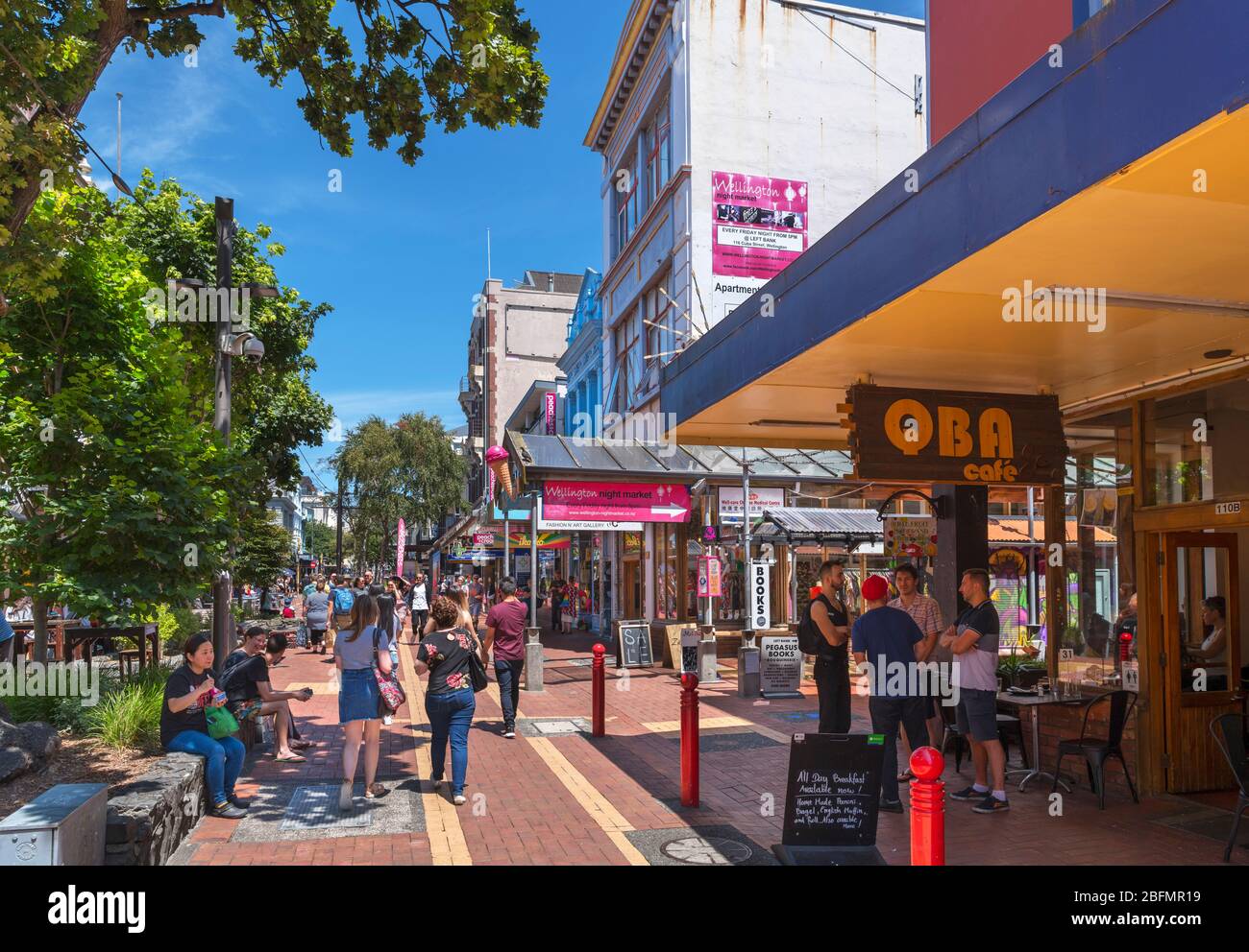 Negozi, bar e caffè in Cuba Street, Wellington, Nuova Zelanda Foto Stock