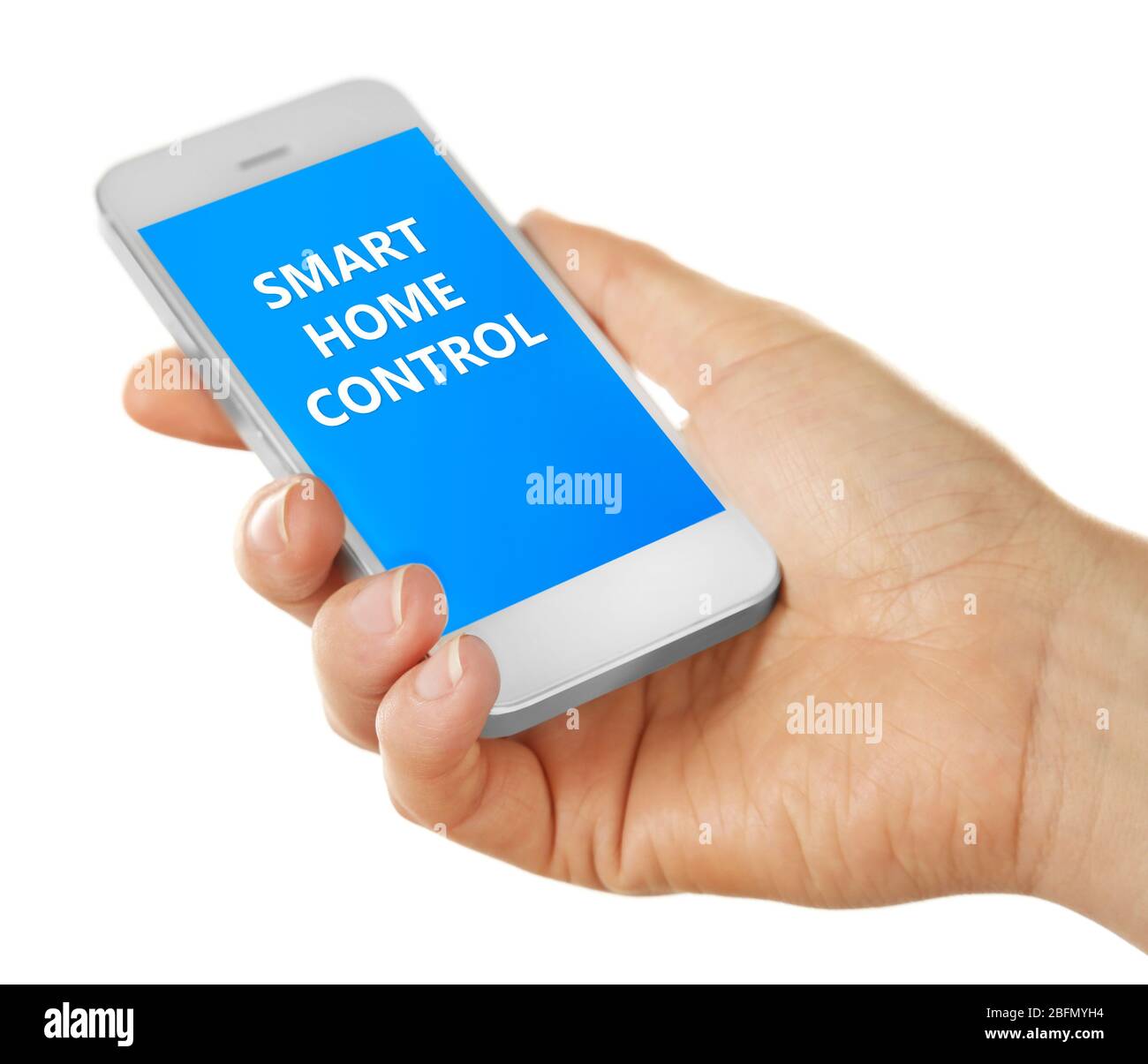 Installazione dell'applicazione Smart Home sul telefono in mano. Concetto di controllo intelligente della casa. Foto Stock