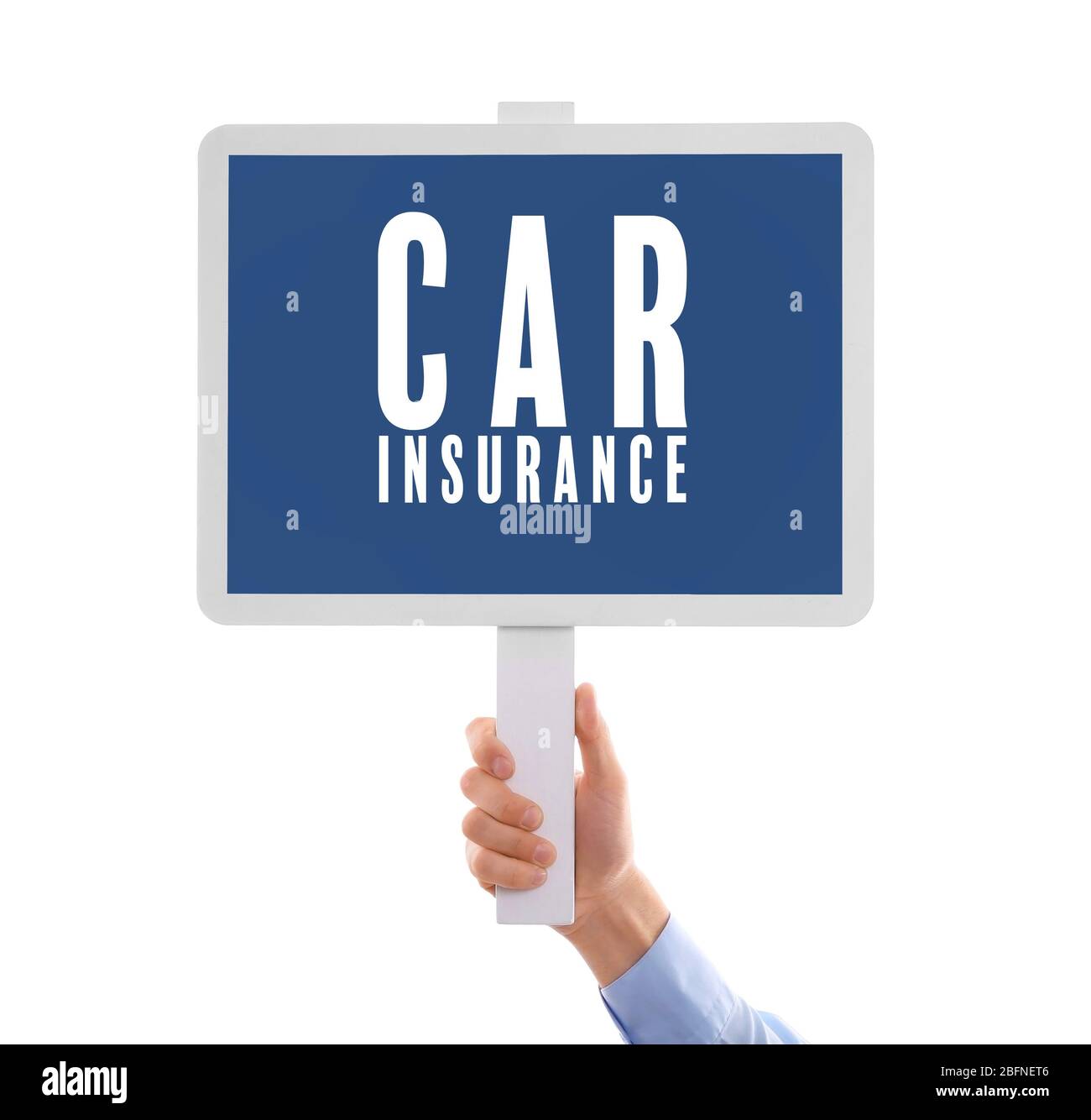 Concetto di assicurazione auto. Mano maschile con cartello su sfondo bianco  Foto stock - Alamy