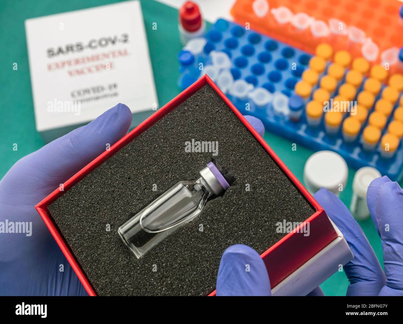 Vaccino sperimentale Coronacirus covid-19 in un laboratorio, immagine concettuale Foto Stock