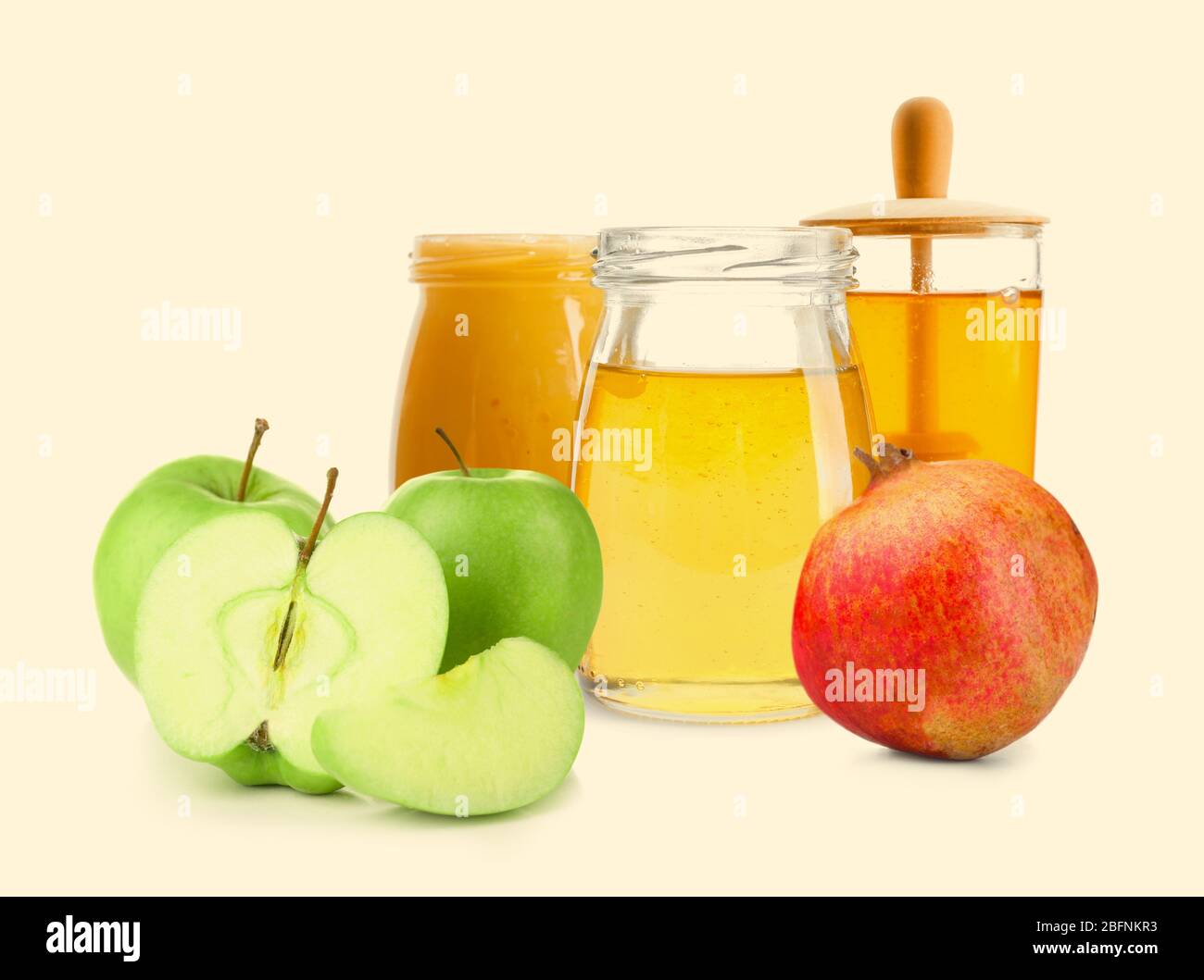 Cucina tradizionale per le vacanze ebraiche Shana Tova su sfondo colorato Foto Stock