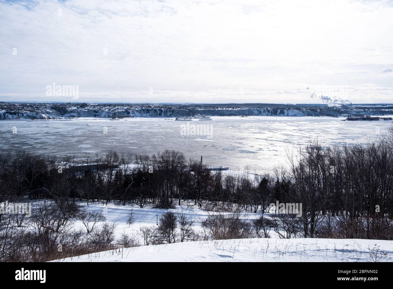 Surgelato fiume Saint Laurent in Quebec città in inverno. Nessuno Foto Stock