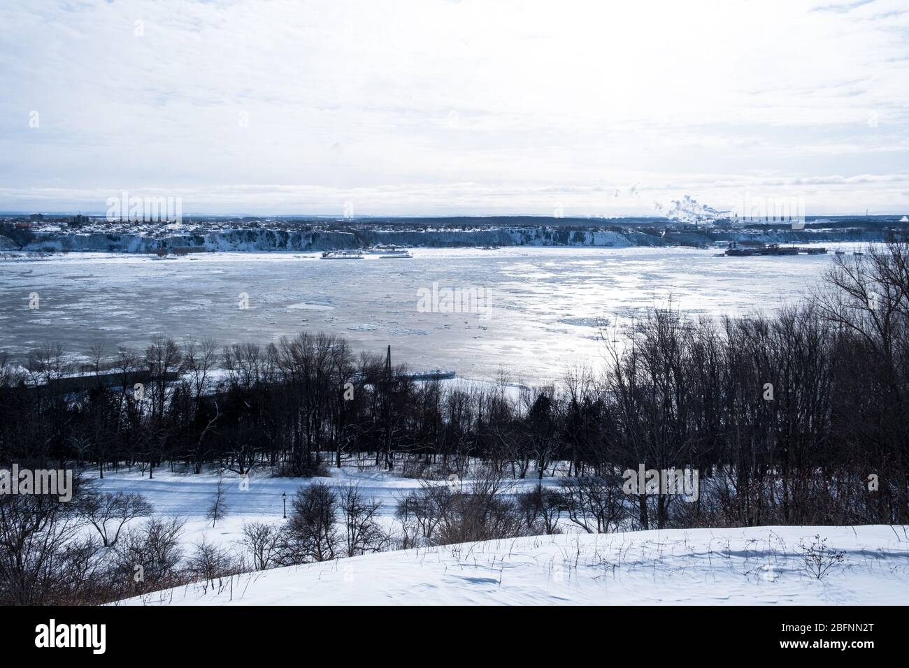 Surgelato fiume Saint Laurent in Quebec città in inverno. Nessuno Foto Stock