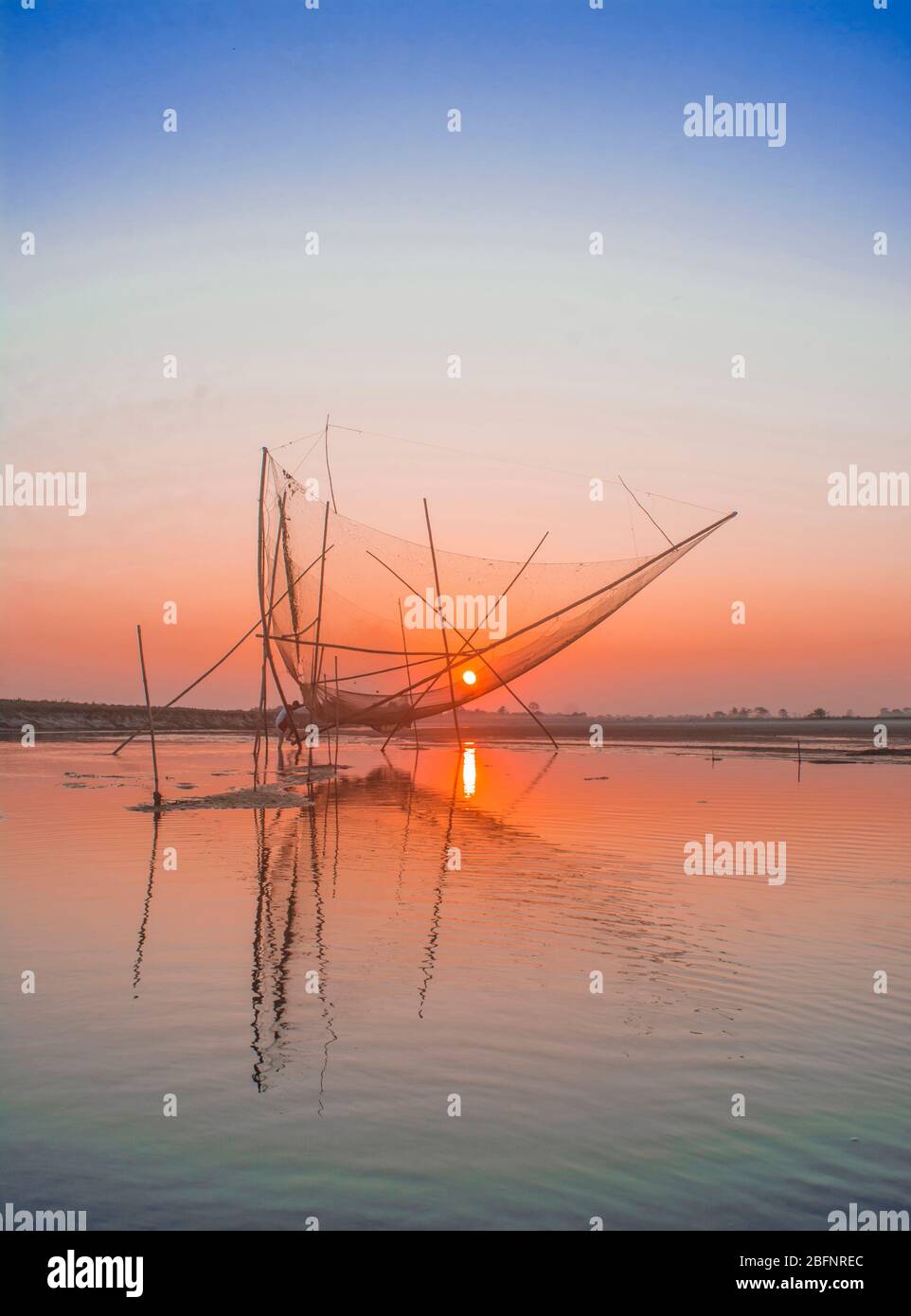 Tramonto sul fiume Brahmaputra a Majuli Island, Assam. Foto Stock