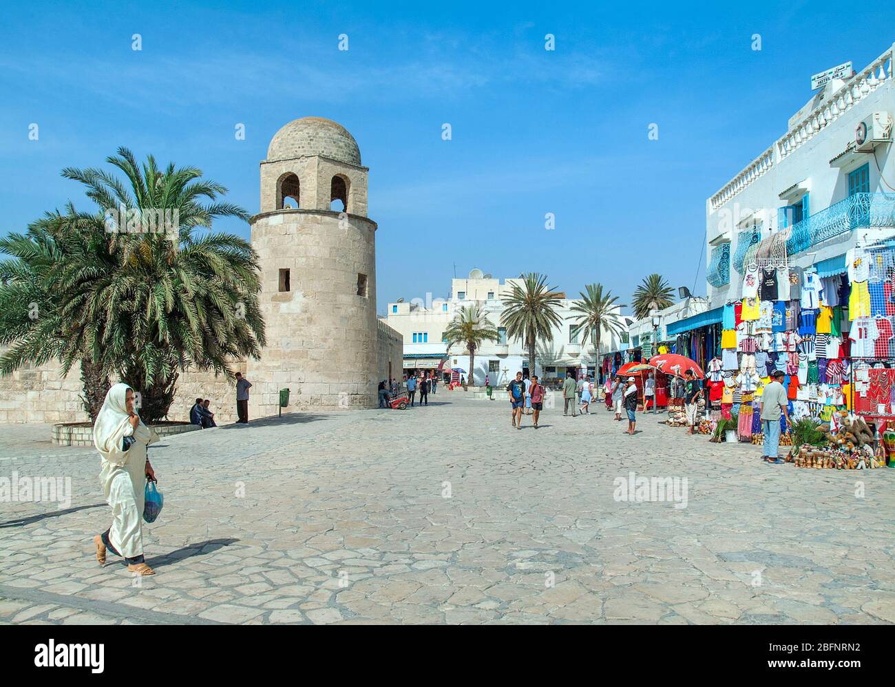 Piazza di fronte alla Grande Moschea, Medina, Sousse, Tunisia Foto Stock