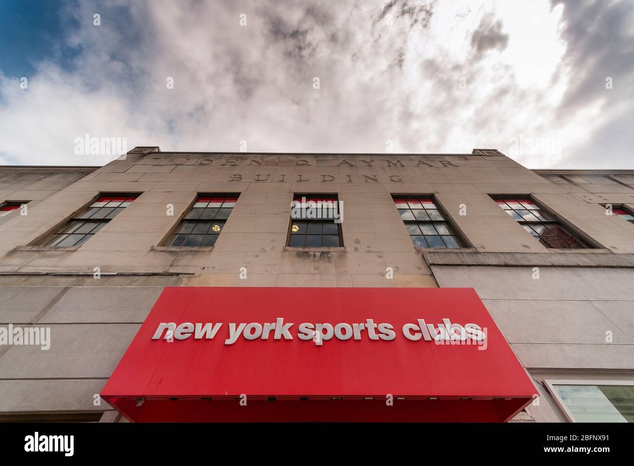 La filiale chiusa di Chelsea del New York Sports Club a New York martedì 14 aprile 2020. Town Sports International Holdings Inc., il proprietario della catena, è riferito di essere in trattative con i creditori circa il suo prestito di 200 milioni di dollari dovuto in novembre, e sta considerando un fallimento del Capitolo 11 archiviazione. (© Richard B. Levine) Foto Stock